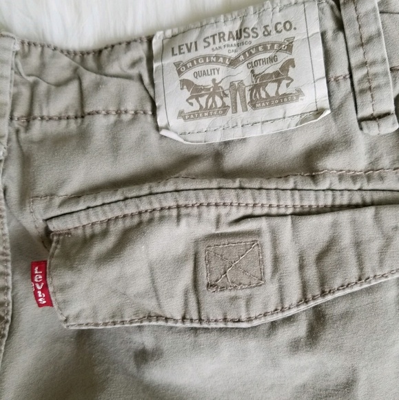 Levis Beige Cargo Shorts - Picture 3 of 5